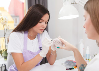 Giữ chân thợ Nails giỏi – Bí quyết giúp tiệm Nails đông khách hơn